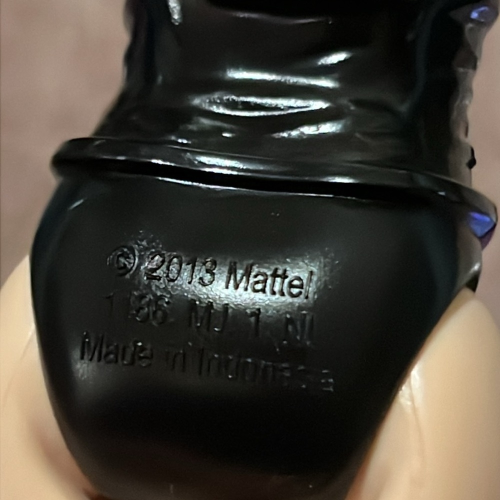 Elsa Barbie 2013 Mattel Disney Frozen movie character Princess skirt toy doll - Picture 7 of 7